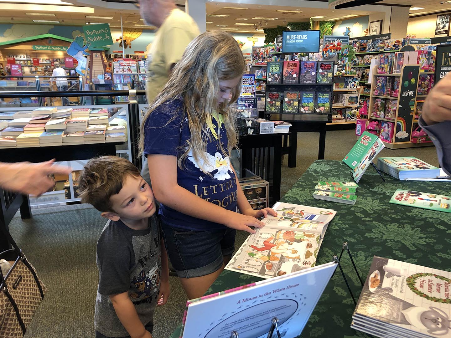 2019 Barnes and Noble Children's Books November Event - Richard Ballo, author of the Martin the Mouse series
